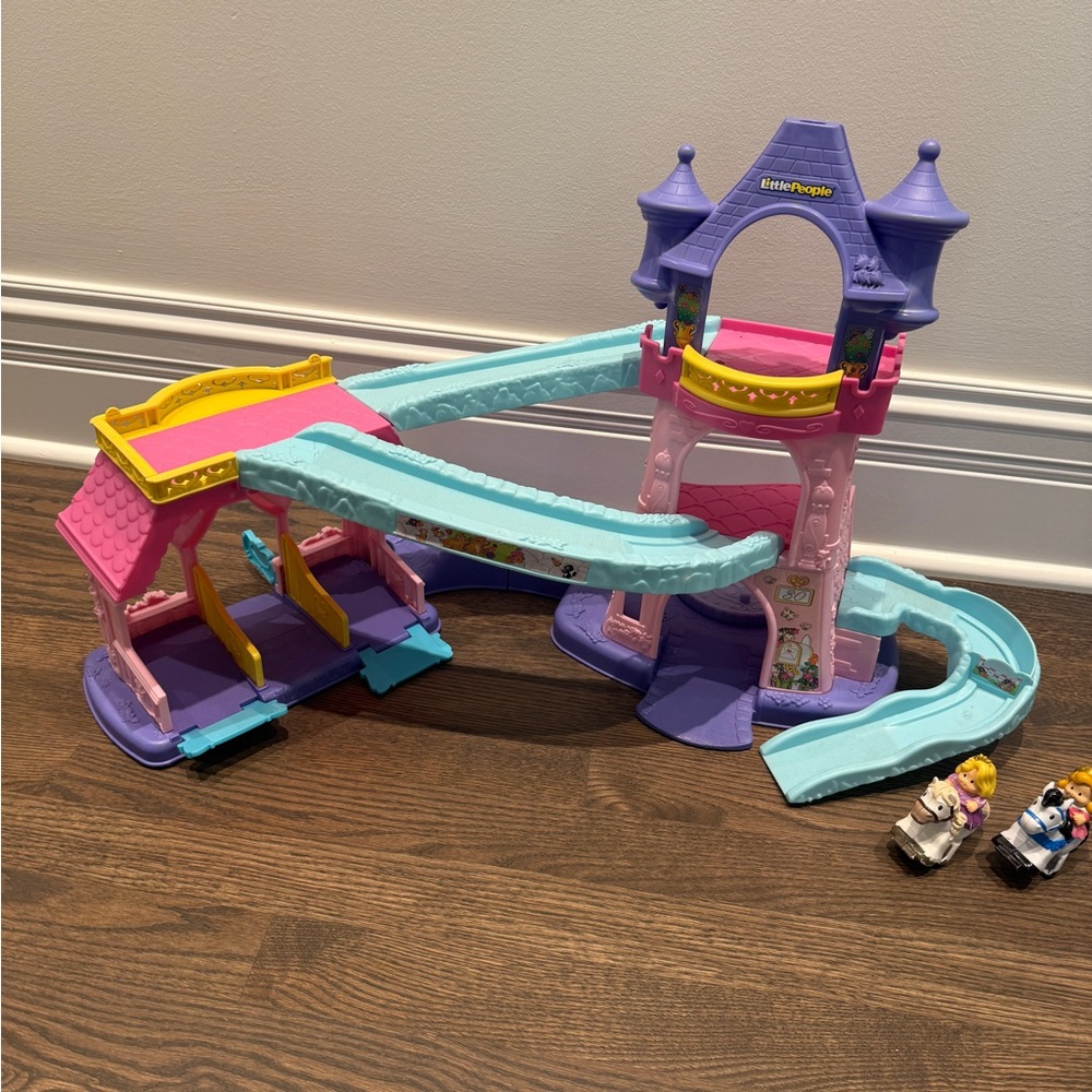 Fisher-Price Little People Klip Klop Castle - great condition!